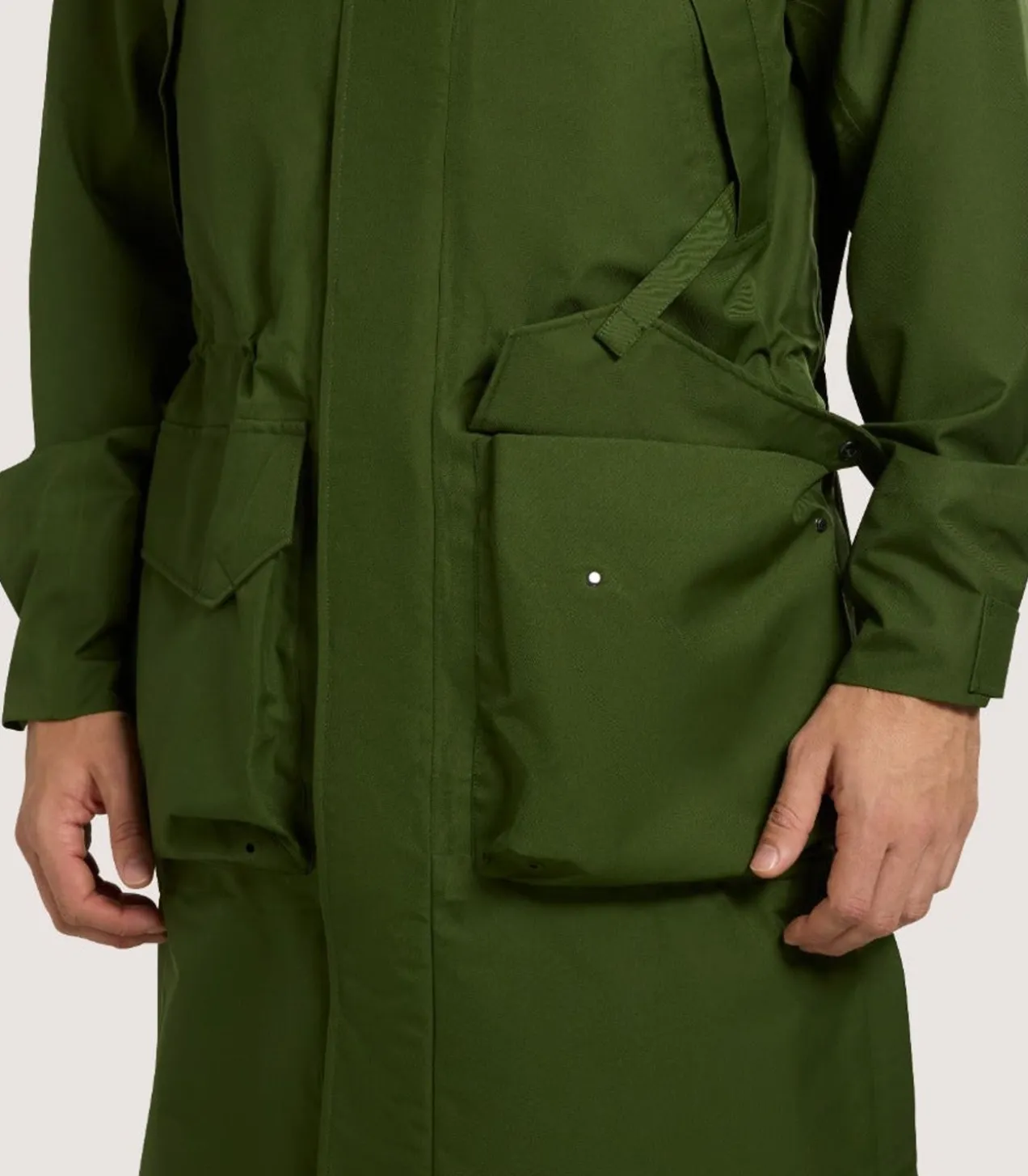 Unisex Technical Vatersay Sporting Cape In Rifle Green
